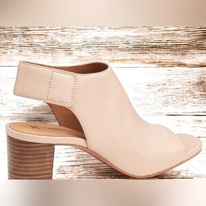 New Johnston & Murphy Anthropologie Evelyn 11 Off White Leather Sandals Booties